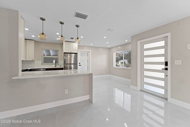 Foto del edificio - 2373 Allan Adale Rd