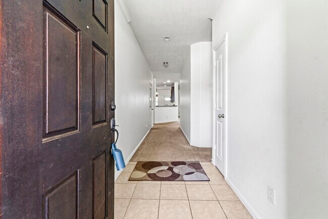 Foto del edificio - 8203 Loetsch Ridge Way