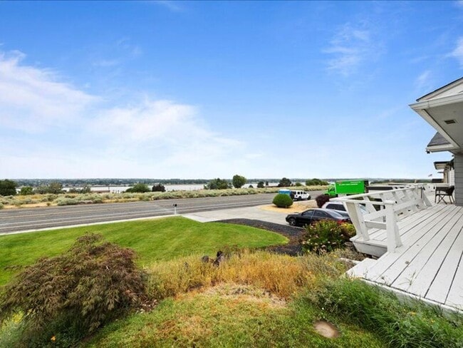 Building Photo - 3603 W Canal Dr