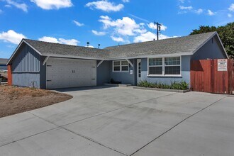 Building Photo - 4824 Benito St