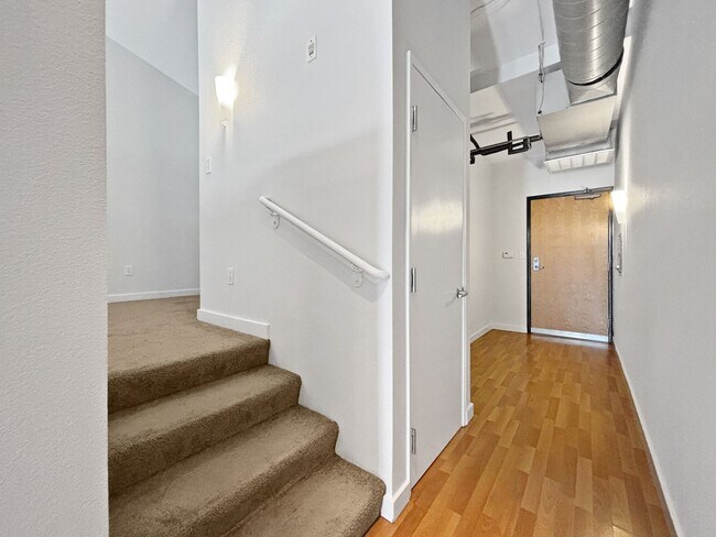 Foto del edificio - Studio Loft in Downtown San Diego w/ Vault...
