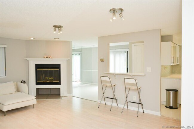 Foto del edificio - 280 Brittany Farms Rd