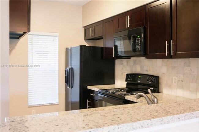 Building Photo - 12 Simonton Cir