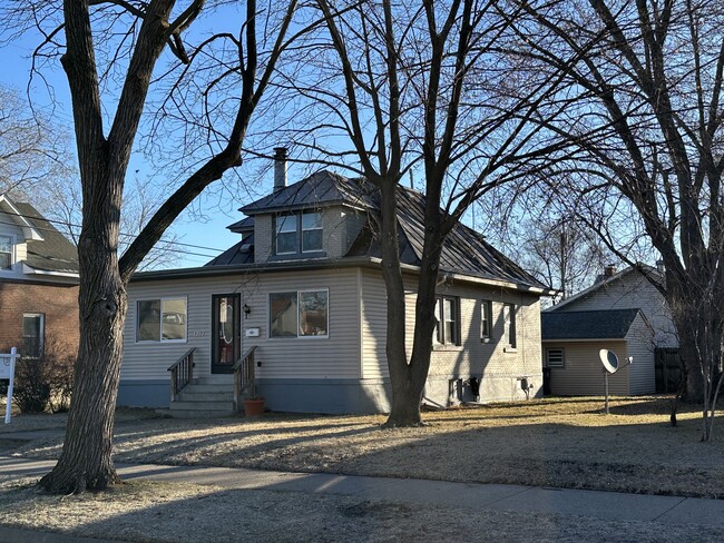 Great Neighborhood with big yard. Cement Patio in private backyard - 1219 14th St S