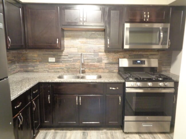 Building Photo - 6338 W 99th Pl