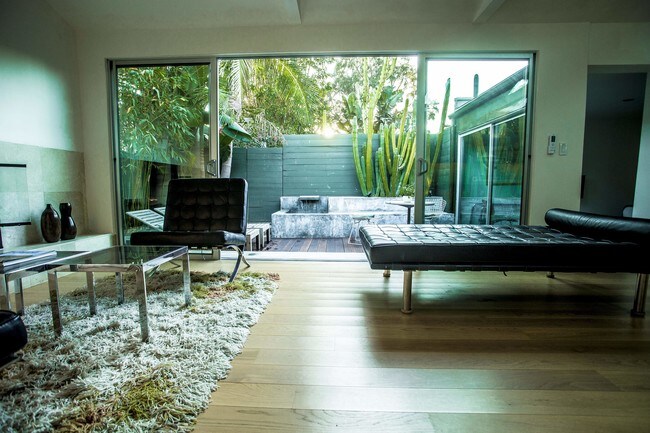 Foto del edificio - 882 Commonwealth Ave