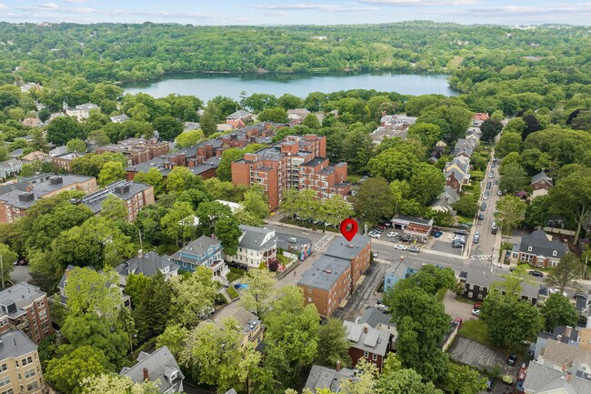 Foto del edificio - 4 Robinwood Ave