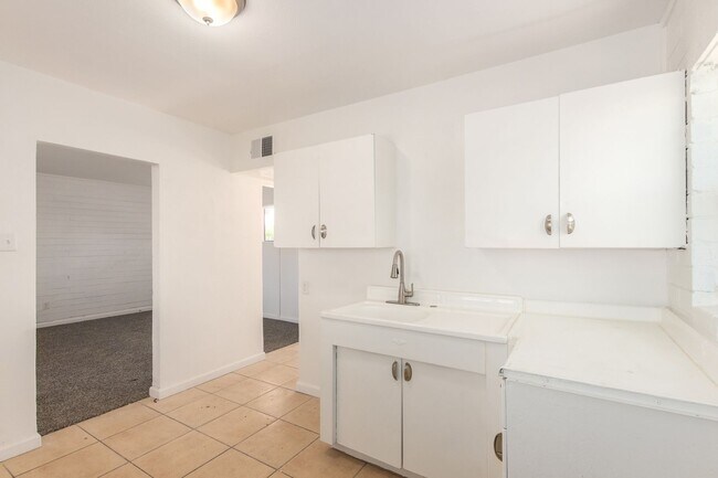 Foto del edificio - Clean & Cozy 1bed-1bath unit