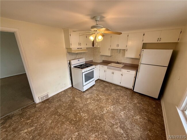 Building Photo - 125 Beryl Dr