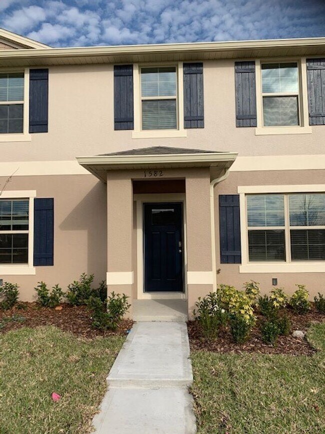 Building Photo - 1582 Dalehurst Ln