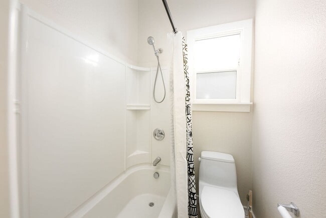 Building Photo - 84-88 N 7th St