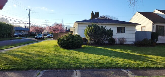 Building Photo - 2306 Cypress St