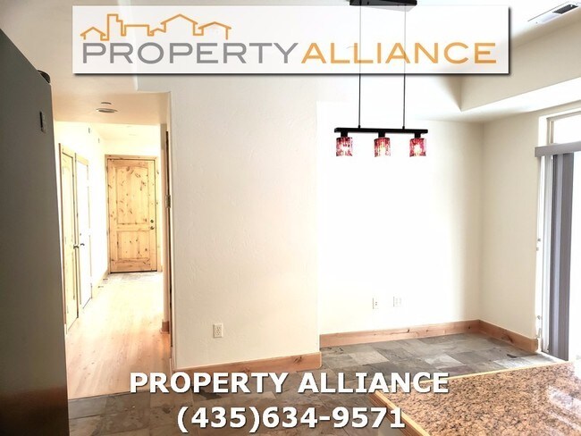 Building Photo - 6042 N Fox Pointe Cir