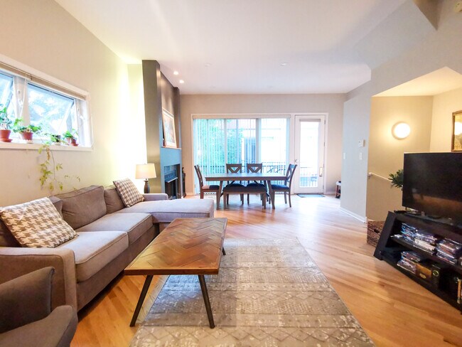 Foto del edificio - 814 Hinman Ave