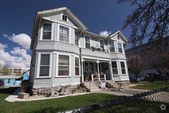 Building Photo - 405-407 W 5th St