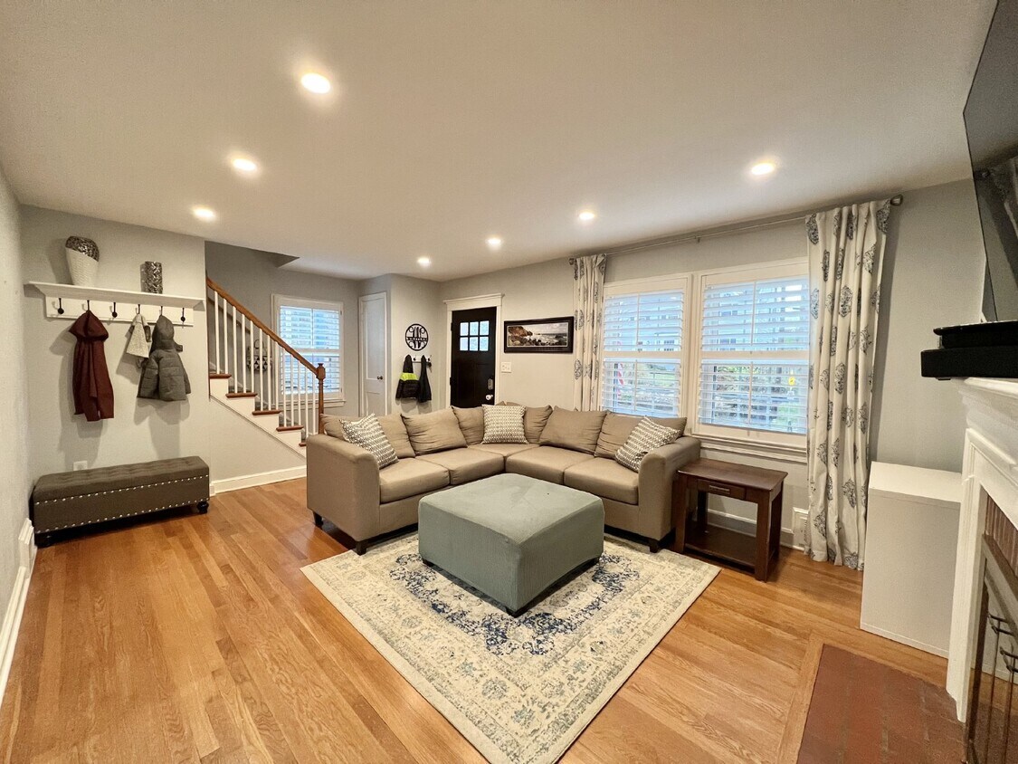 Primary Photo - Updated 3b/2ba Colonial in Chevy Chase!