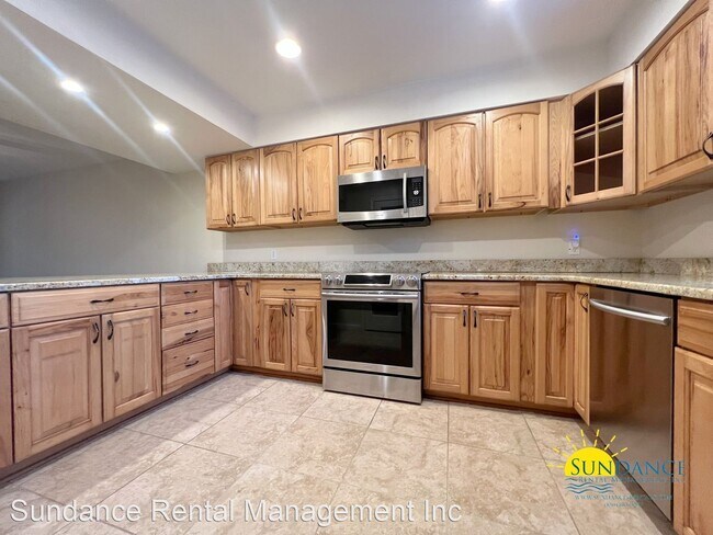 Building Photo - 3 br, 2.5 bath House - 42 7th Avenue #128