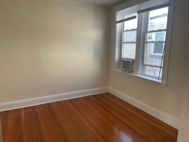 Foto del edificio - Allston 4 Bed split or formal 3 bed Ht Hw Included month free HW Floors Laundry Students ok
