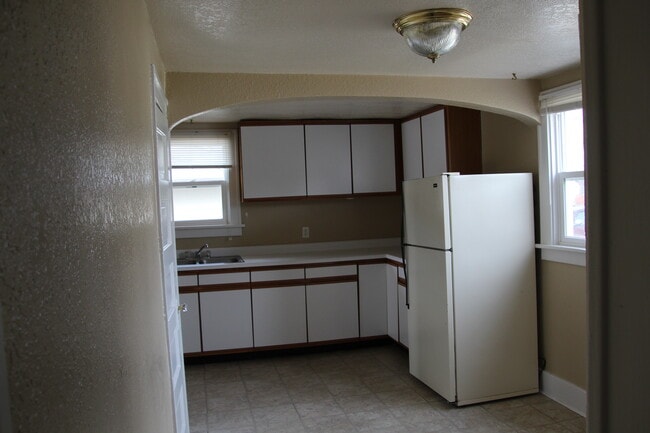 Building Photo - 1749 S Poplar St