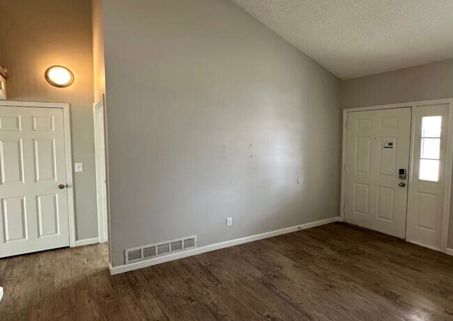 Foto del edificio - 12770 Mission Meadow Dr