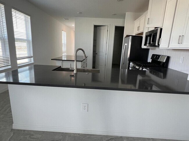 Foto del edificio - 5274 Kildare Pl
