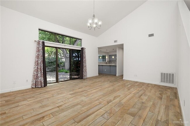 Building Photo - 113 W Tearose Ave
