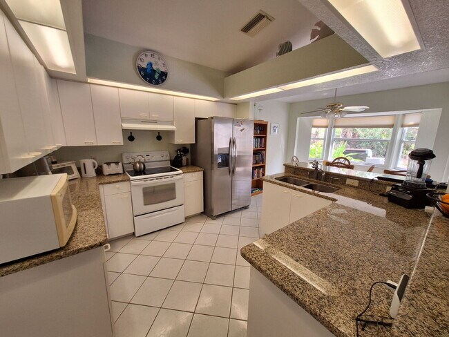 Foto del edificio - Turnkey Furnished Pool home in Rotonda West
