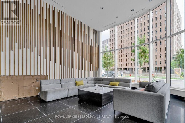 Photo du bâtiment - 805 Carling Ave