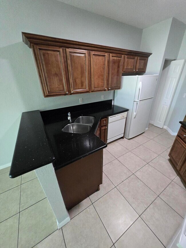 Building Photo - 999 Pipers Cay Dr