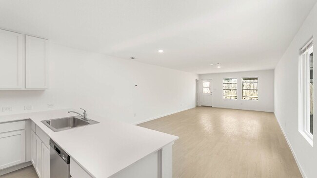 Building Photo - 215 Zyra Ave