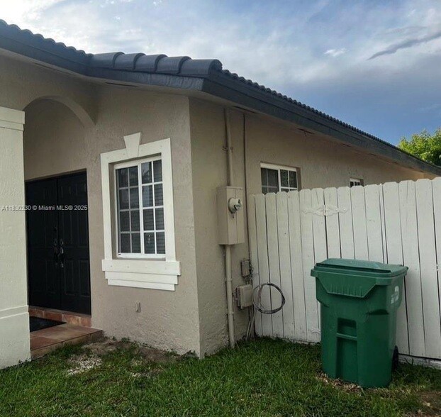 Foto del edificio - 13941 SW 13th St