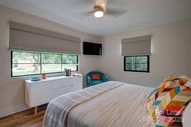 Foto del edificio - 3945 Rockfern Rd