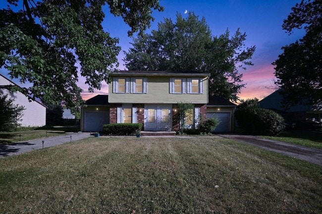 Building Photo - 6839-6841 Woodlake