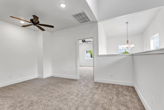 Building Photo - 214 Lynn Dr