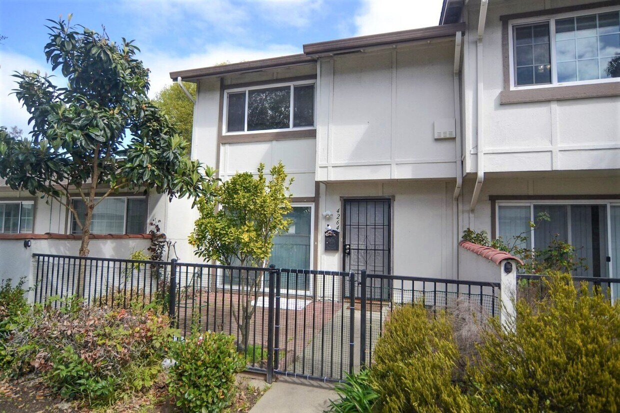 Primary Photo - 4264 Las Feliz Court, Union City, CA 94587