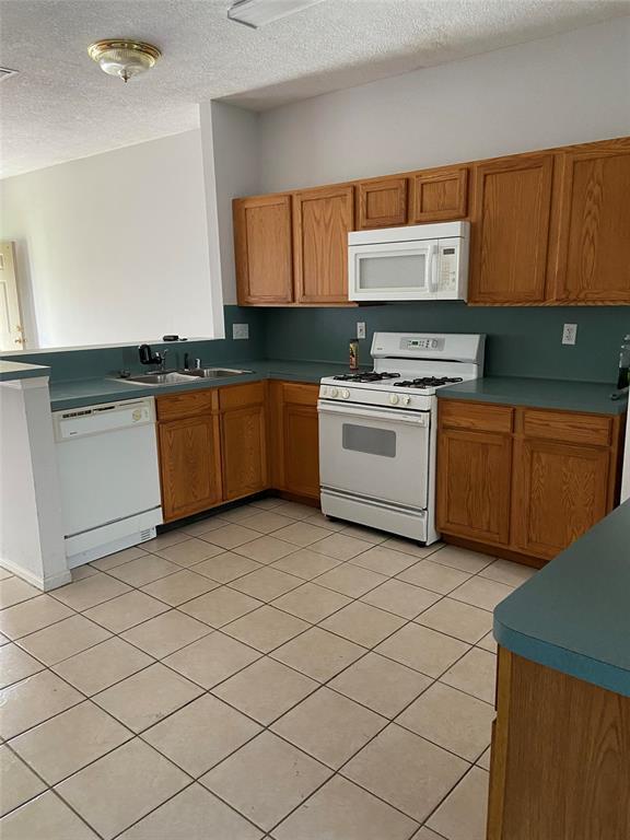 Building Photo - 922 Birnham Woods Blvd