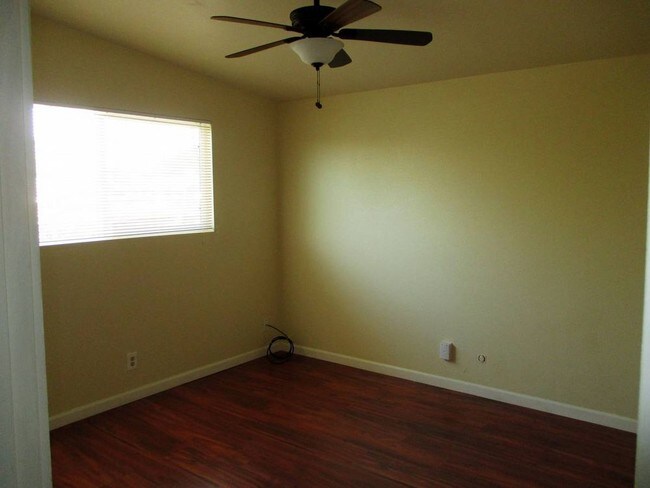 Building Photo - Light  Airy Duplex