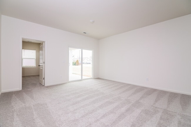 Building Photo - Fantastic 3bd/2ba home! Coming soon!
