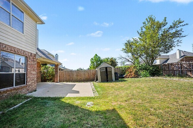 Foto del edificio - 3023 Riverwood Ln