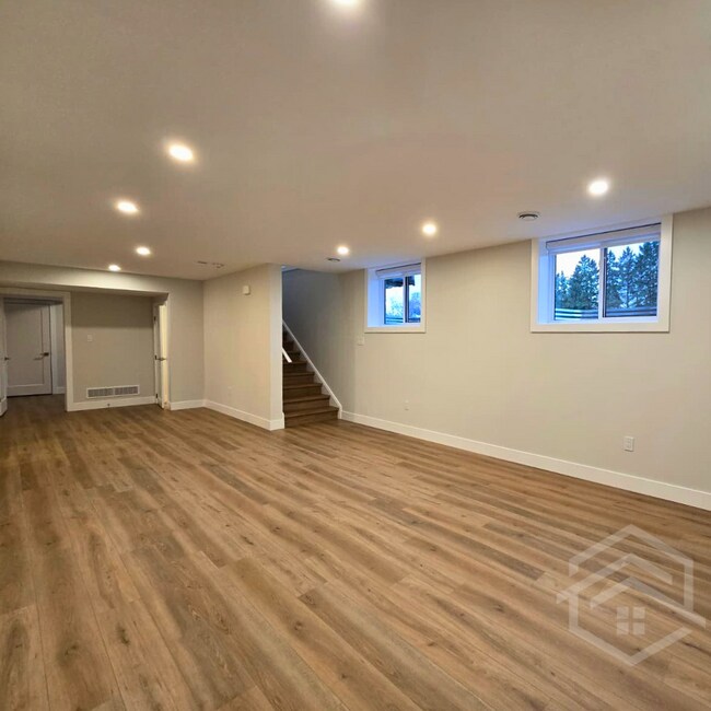 Photo du bâtiment - Brand New Lower Duplex Unit – Available Now !!