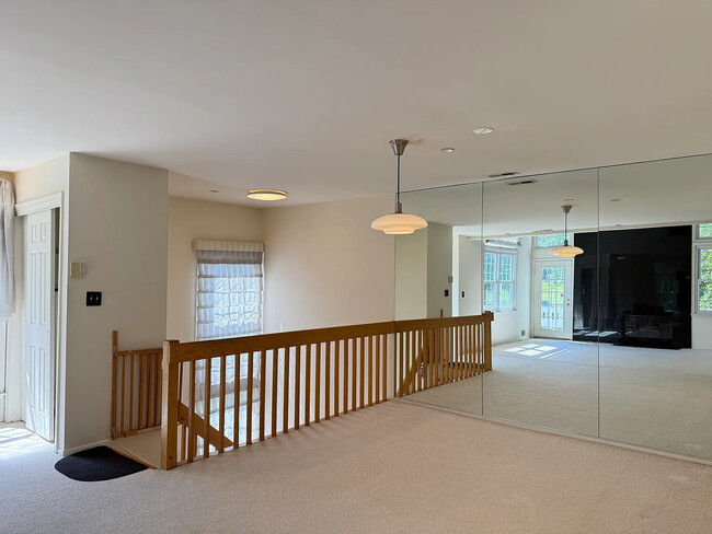 Building Photo - 89 Fox Run Dr