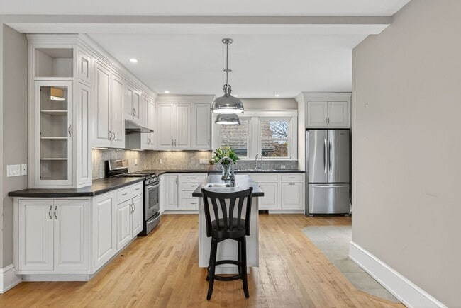 Photo - Sunny Bungalow in Willard Square House