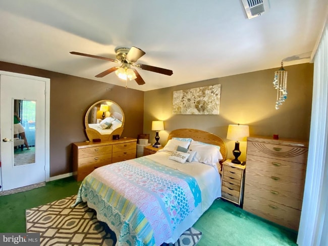 Photo - 12 Fifeshire Ct (Gaithersburg, MD) Townhome