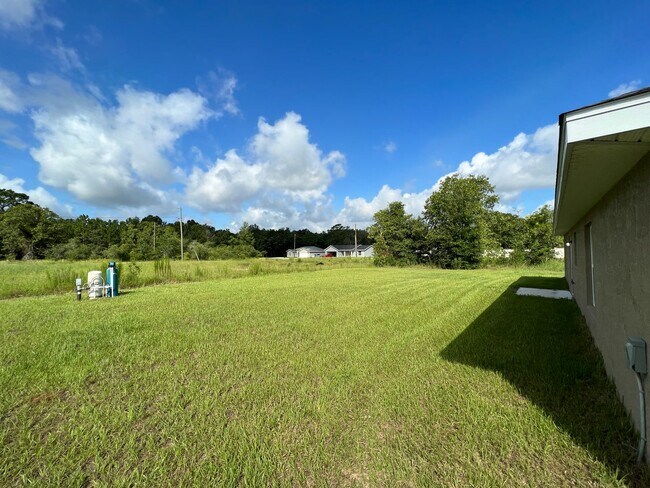 Building Photo - Charming 3 Bedroom 2 Bathroom Home in Ocala!!