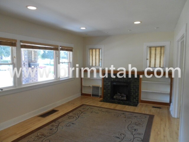 Building Photo - 450 1100 E