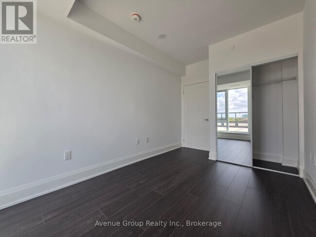 Photo du bâtiment - 700 Sheppard Ave W
