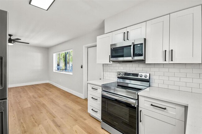 Building Photo - 300 S Nimbus Ave