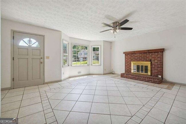Building Photo - 1532 Daniel Ln