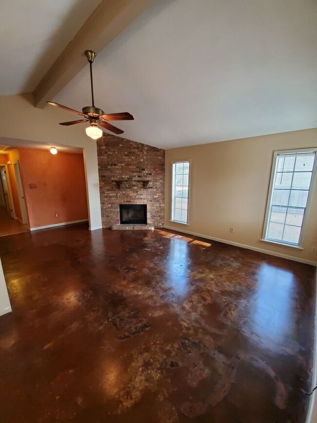 Building Photo - College Station - 2 bedroom /2 bath condo ...