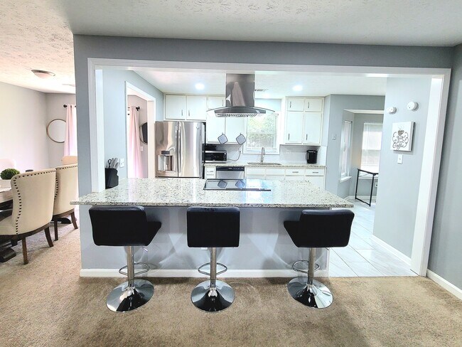 Isla de cocina - 8672 Prather Dr